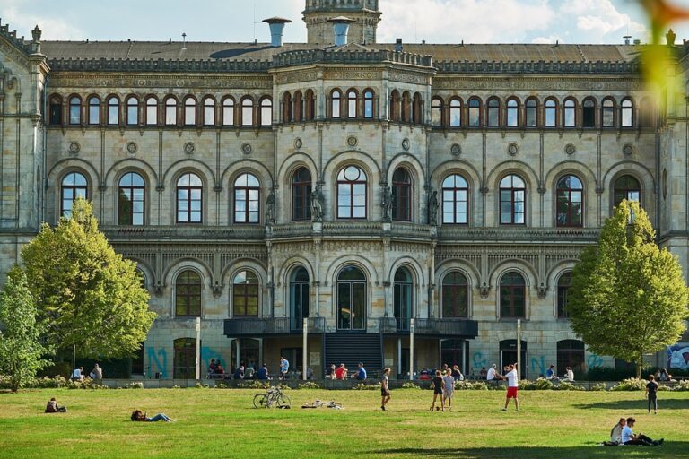 Peran Universitas Islam Sultan Agung dalam Membangun Generasi Pemimpin Muslim Indonesia